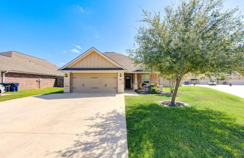 5BD - Backyard - Pool Access - 5 Mins to Texas A&M - Foto 12