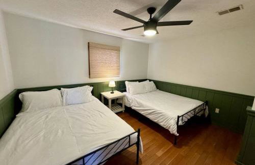 14 Guest 7 Bed 4 BR Lakefront Cabin w Hot Tub - Foto 17