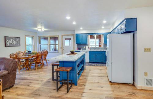 Waterfront Spirit Lake Vacation Rental with Dock! - Foto 6