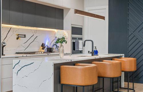 Luxurious Newly Built 5 BR 6 Bath Home w/ Rooftop - Foto 19