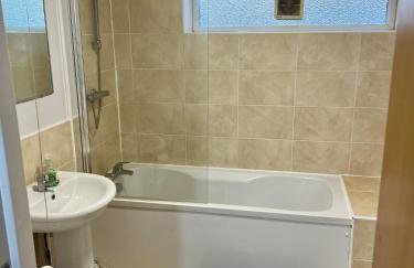 Modern 1-Bed Retreat Cozy, Bright and Central - Foto 20