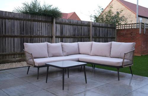 Luxury 6-Bedroom House 5 minutes from Bicester Village Shopping Outlet - Perfect for Business and Family Stays! Private Parking for 4 Cars! - Photo 50