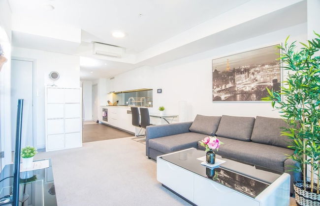 Minimalism Modern Apartment With Water View - Photo 1