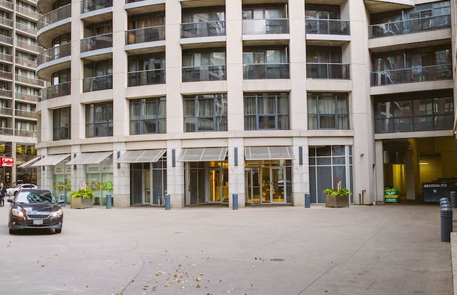 QuickStay - Incredible Downtown Condo, Yonge & College - Photo 23