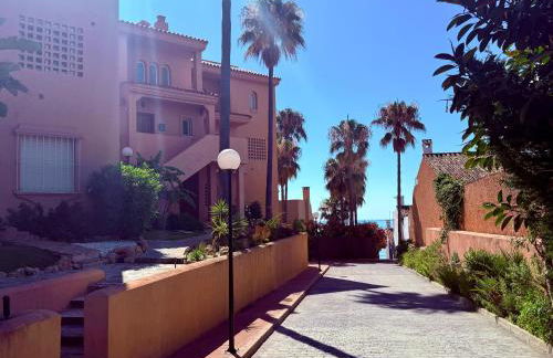No10 - Beachfront Estepona close to port, 2 bedroom, 2 bathroom, sleeps 5 - Photo 46