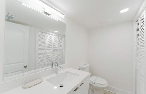 Waterfront Retreat Views, Pool, Hot Tub, Gym Walk to Beach & Boca Resort! - Photo 47