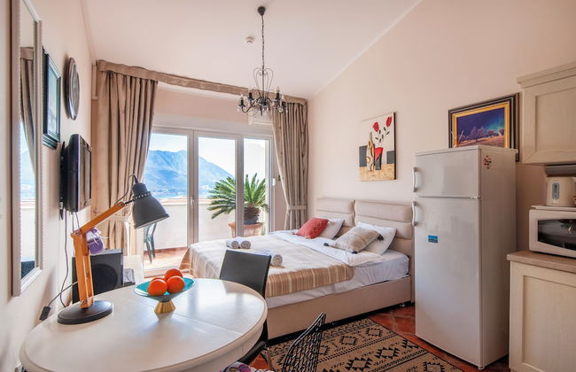 Mila & Aleksandr Apartments - Photo 57