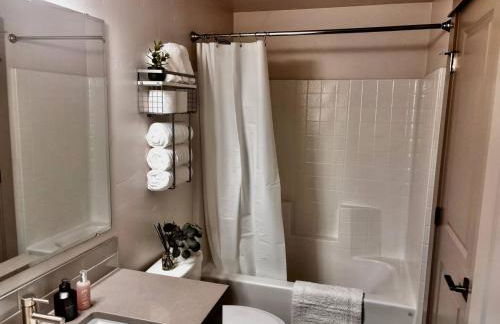 North End - Hyde Park - Hot Tub- Downtown - 3 BR - Foto 24