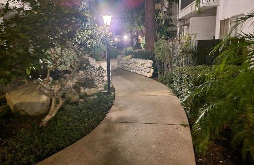 A Tranquil Retreat in Tarzana CA - Foto 21