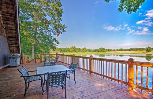 Lakefront A-Frame Cabin with Community Perks - Foto 1