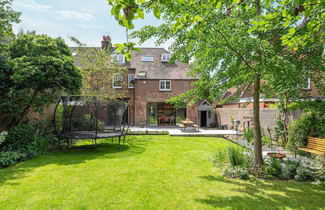 Chic and Colourful Family Home by Underthedoormat - Foto 57