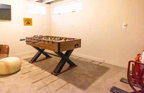 Cozy & Modern Soulard 4BR & Game Room ABODEbucks - Foto 27