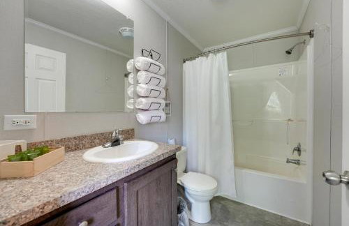 Cassopolis Cabin with On-Site Fishing Pier! - Foto 14