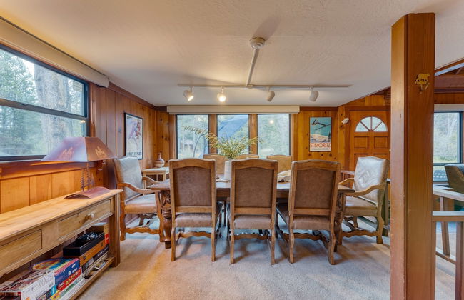 Riversong Lodge by Avantstay Sauna Hot Tub On The Truckee River - Photo 9