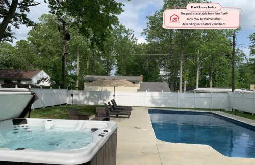 Swim and Relax In our Pool and Hot Tub and Recently Renovated - Foto 3