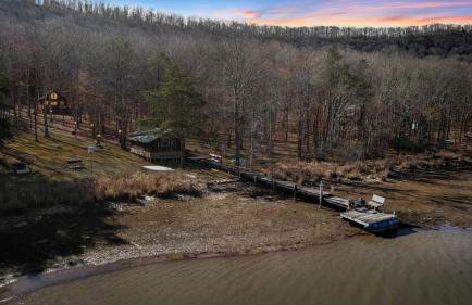 Lustrous Lakefront Cabin Oasis near Lake Ferndale in West Virginia - Foto 7
