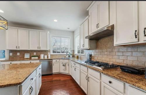 Spacious 5BR Home in Alexandria 5 Beds 5 Baths - Foto 2