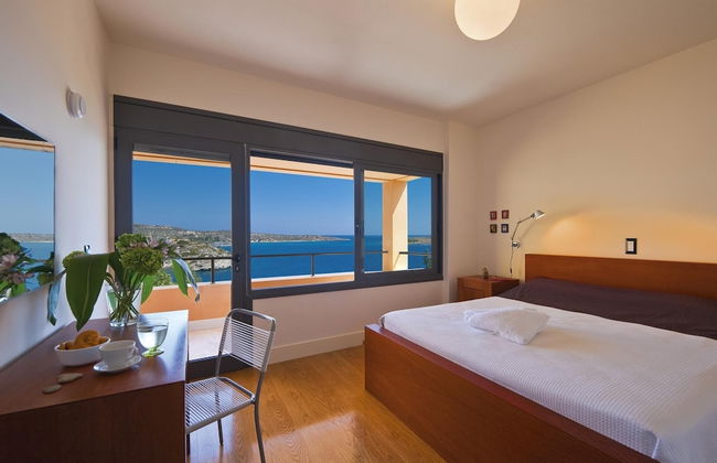 Chloe Seafront Villa - Photo 8