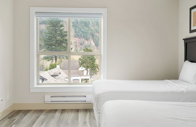 Breathtaking Bliss 2BR Penthouse - Photo 5