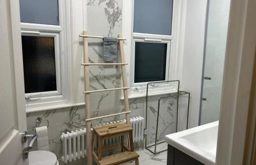 Bright 1-Bed - 2 mins to Forest Hill Station - Photo 6