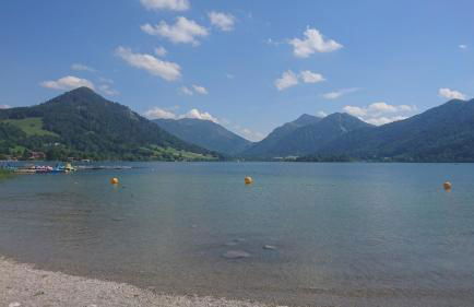 Maurers Schlierseetraum 1 hochwertige Erdgeschosswohnung mit allen Raffinessen erfreut sich auch Urlauber idealerweise für Paar mit Kindern geeignet und Vierbeiner Dank des tollen Zauns auf der Terrasse stylisch und edel von der Ausstattung mit 64 qm - Foto 16