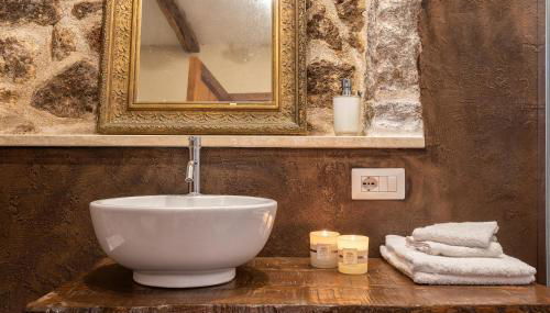 Esclusiva Dimora Storica nel cuore del Borgo Medievale---- Exclusive Historical House inside the Medieval Village - Foto 3