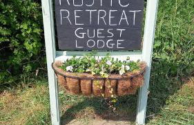 Rustic Retreat Guest Lodge - Photo 3