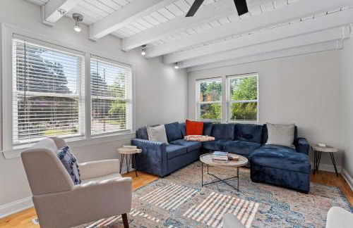 GATHERING HOUSE IN HISTORIC OAKWOOD - Foto 2