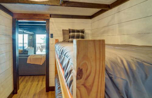 Private Hot Tub and Dock Lakefront Grove Retreat! - Foto 17