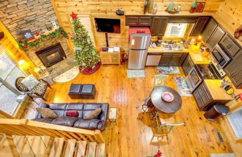 Hot Tub and Fire Pit Wooded Cabin Near DeSoto Park! - Foto 16