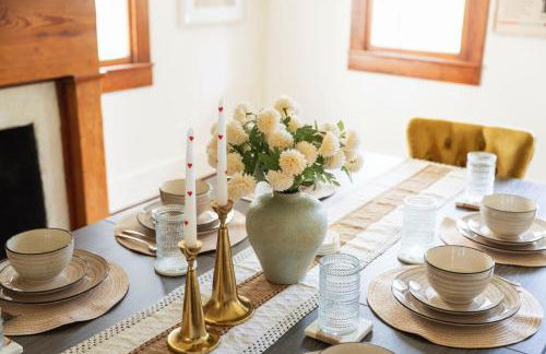 Historic 1897 Bill Murray House, DT Charm, Game Room and Parking - Foto 26