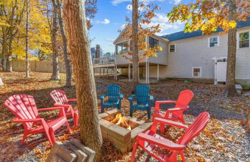 Cozy Spacious Home Walk to the Beach and 1 Mile to Downtown Hyannis - Photo 4