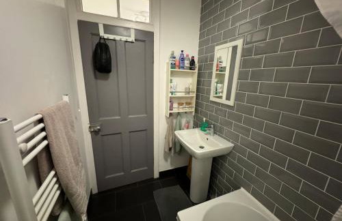 Stirling Haven: Charming 3B Apt in City Centre - Photo 23