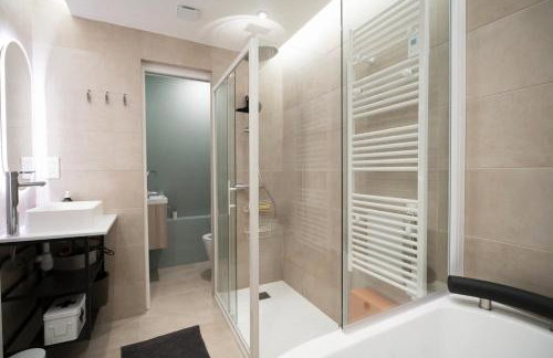 Bel appartement type chalet avec balnéo et jardin - Foto 9