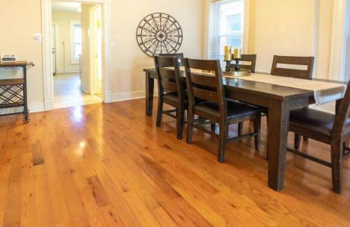 Cozy 3BR Townhome Perfect Location ABODEbucks - Foto 9