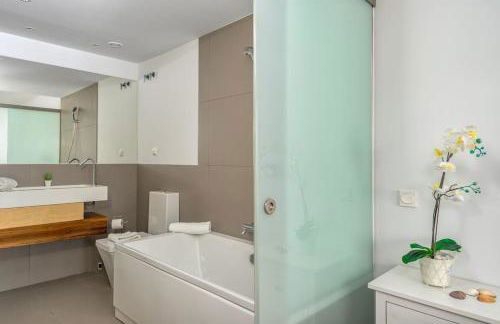 Sunny terrace with Jacuzzi by Costarentals- Ref 26 - Foto 9