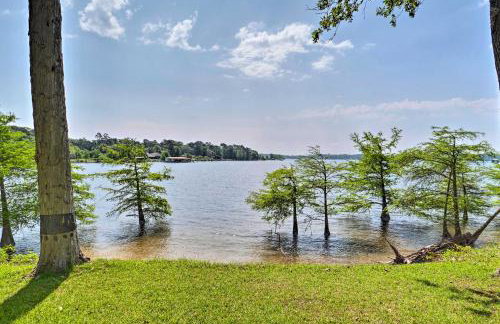 Beautiful Toledo Bend Retreat with Private Dock - Foto 35