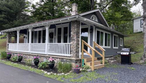 Lakefront Couples Retreat in the Poconos - Photo 3
