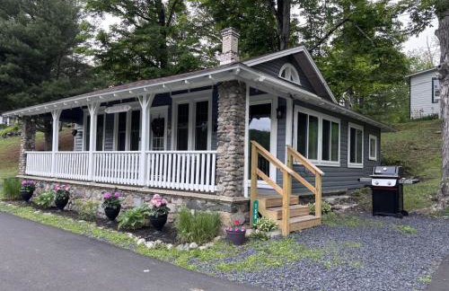 Lakefront Couples Retreat in the Poconos - Foto 3