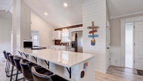 Lakefront Vacation Rental with Dock and Views! - Foto 2