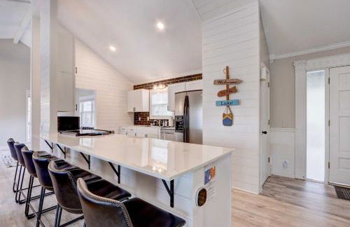 Lakefront Vacation Rental with Dock and Views! - Foto 2