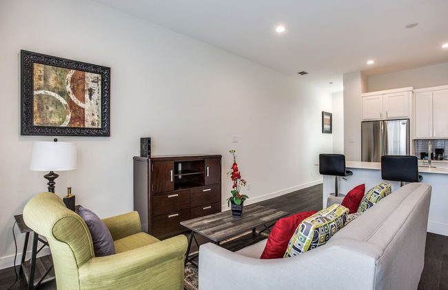 Upscale 2 bedroom Dallas TownHome - Foto 15