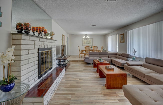 Luxurious 4BR House with Large Pool Near Strip - Foto 3