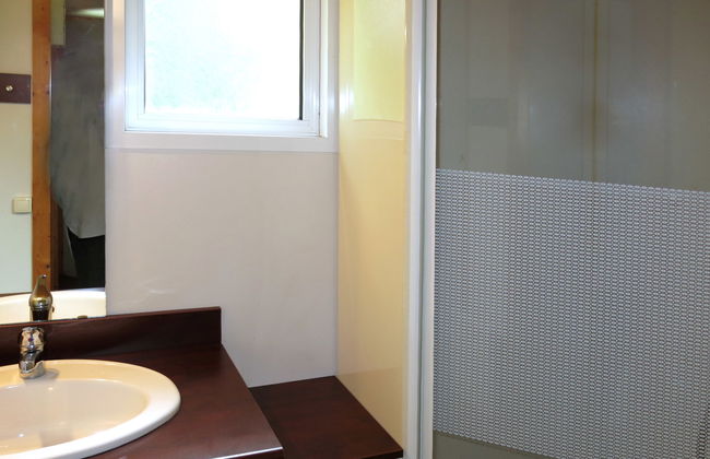 Wooden Chalet With Covered Terrace, on the Edge of a Lake - Foto 22