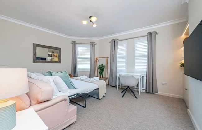 4 Guests - 20min to London - Free Parking - Petsok - Foto 2