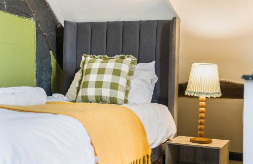 #111 New Farm with hot tub and Sauna - Sleeps 18 - Near Elmore Park - " Perfect for Contractors and Families - Parking space for 10 cars" - Foto 61