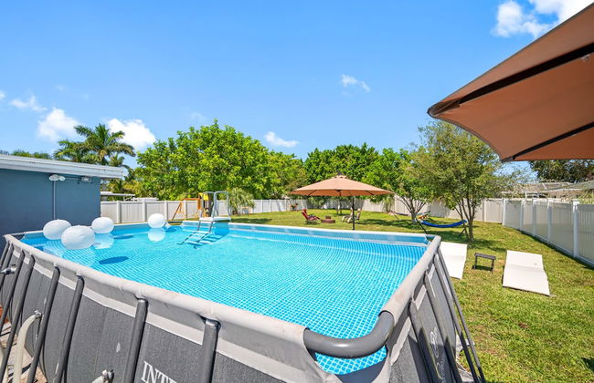 Paradise Haven- Amazing 4BR Oasis With Pool - Foto 1