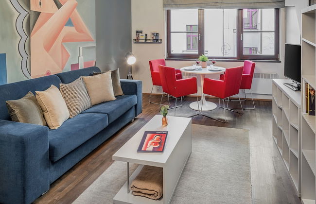 4 Arts Apartments by Adrez Living - Photo 24