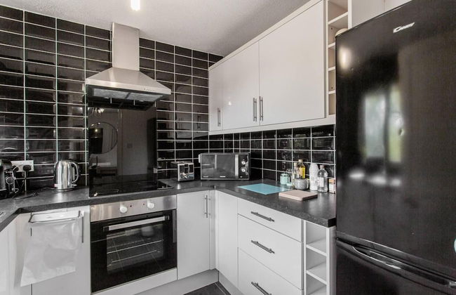 Immaculate 2-bed Apartment in Dagenham - Photo 16