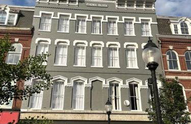 West Market Square View, Historic Hotel DTWN, King Bed, Room # 401 - Foto 2